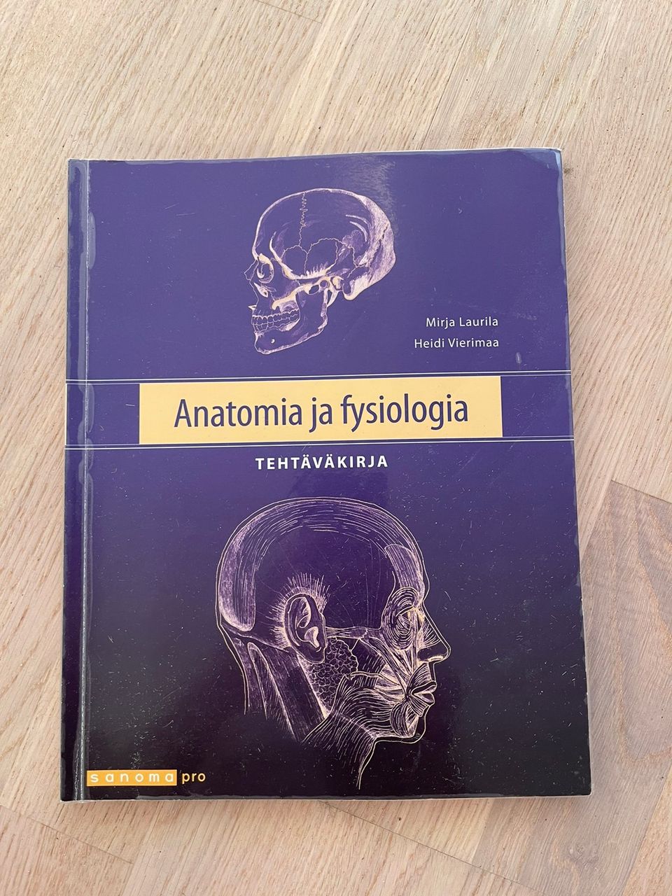 Anatomia ja fysiologia -oppikirja.