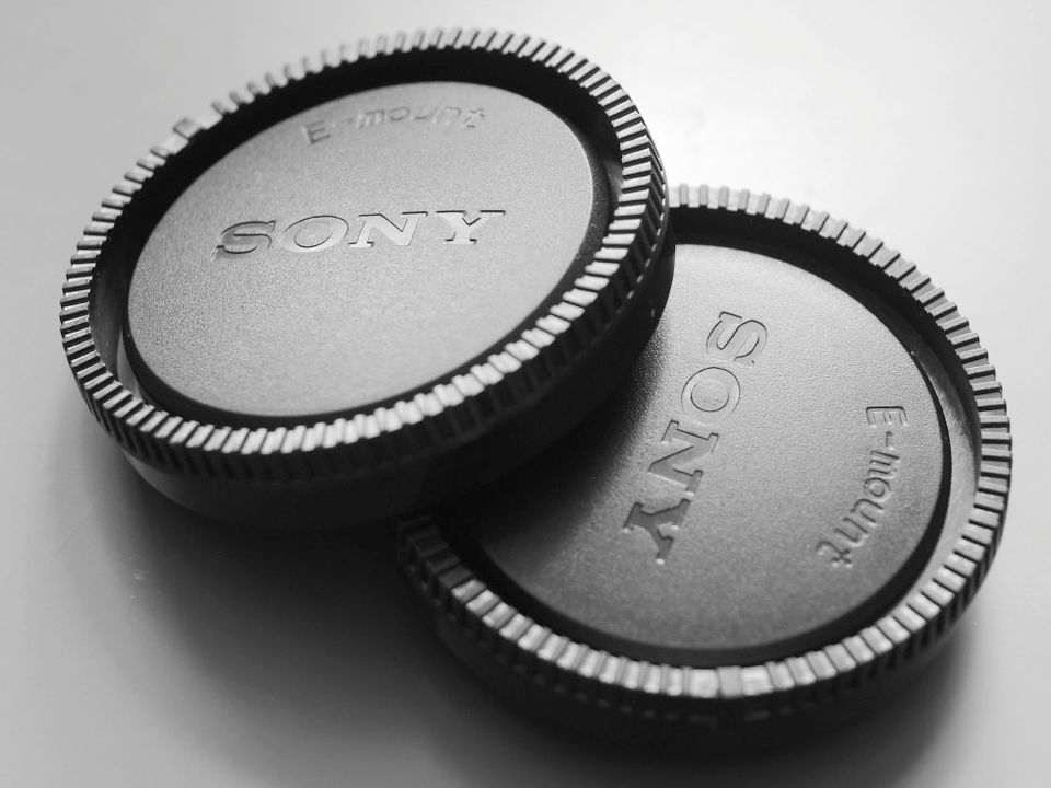 Sony NEX / E-mount taka- ja runkotulppia