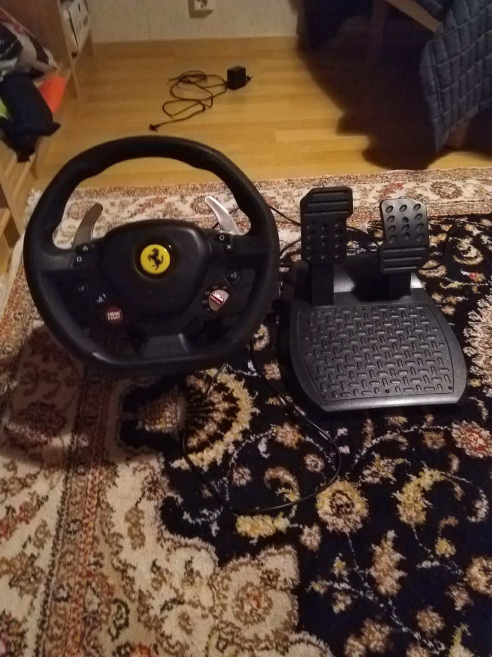 Thrustmaster ratti ja polkimet