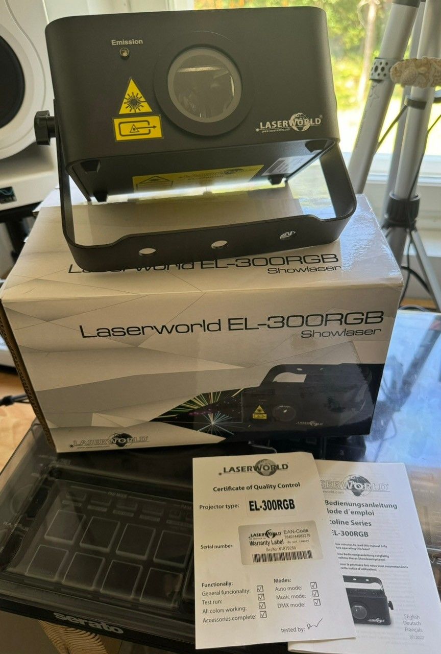 Laserworld EL-300RGB laser efekti.