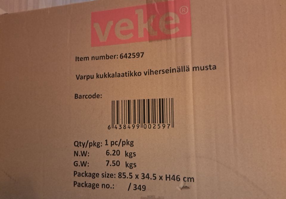 UUSI Varpu-kukkalaatikko viherseinällä