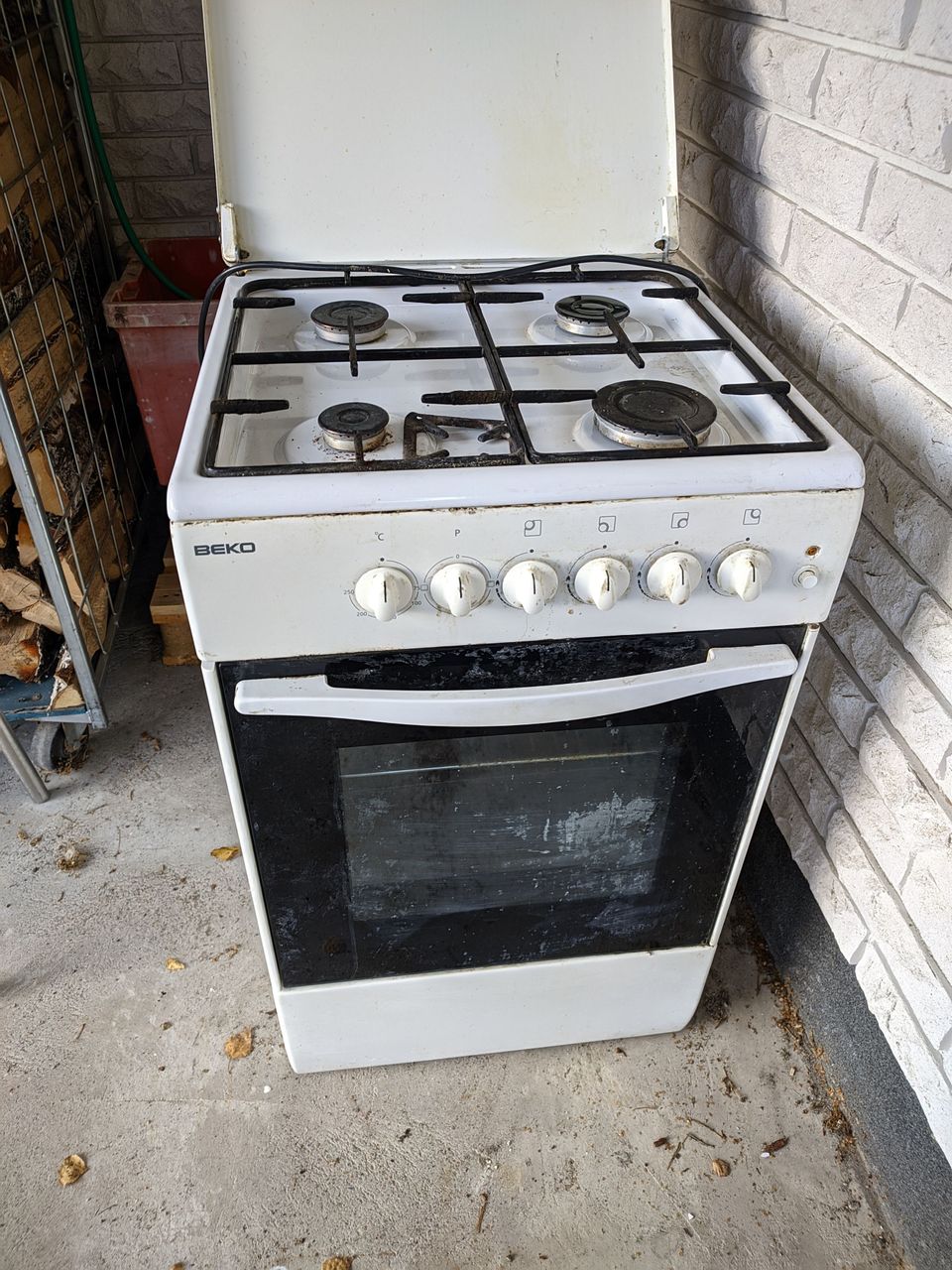 BEKO CS41014S 4 polttimon Kaasuliesi / Kaasu-uuni 50cm