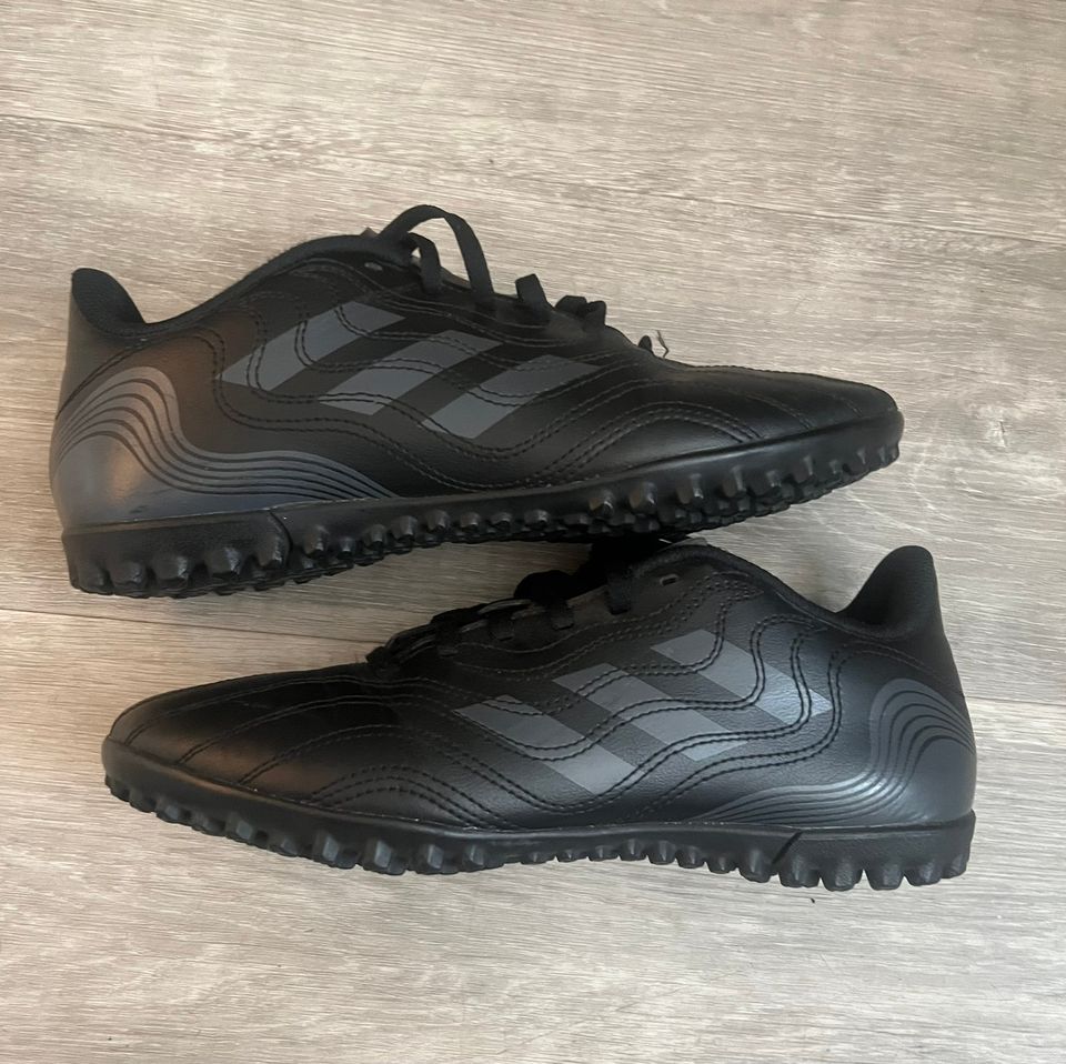 Nappikset Adidas Copa TF koko 40,5