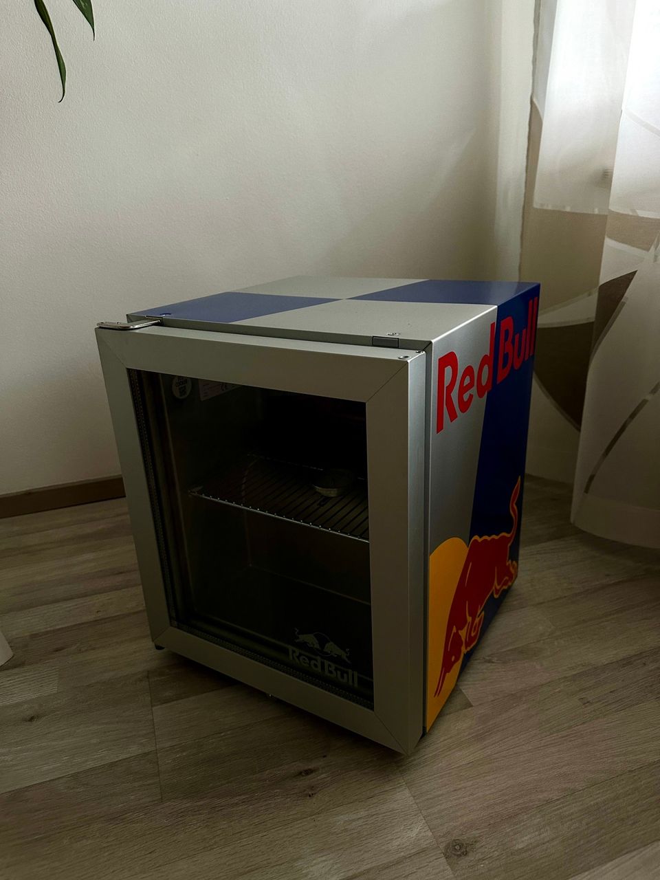 Redbull minijääkaappi