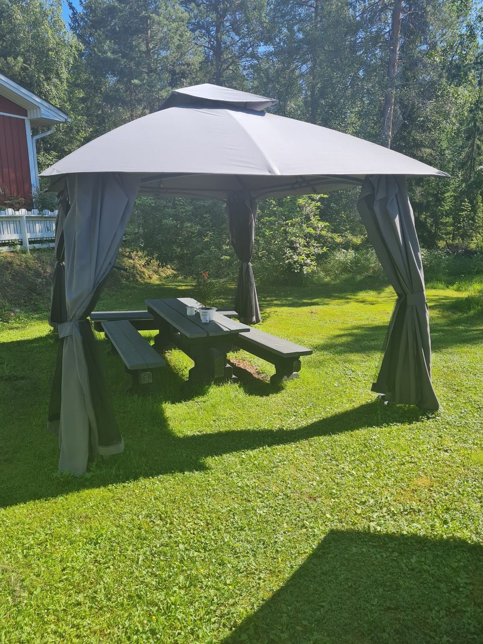 Pergola uutta kotia etsimässä