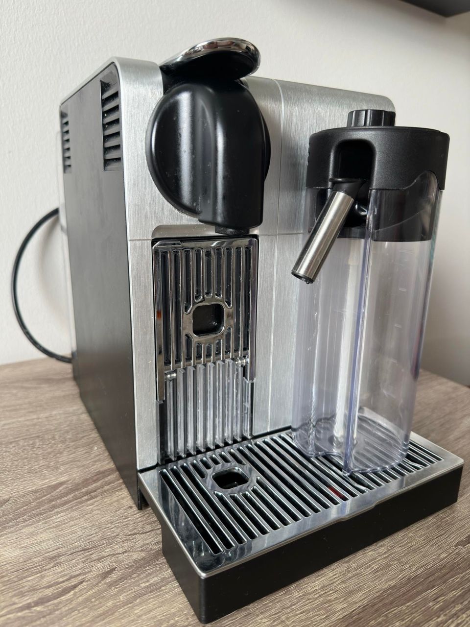 Nespresso Lattissima Pro kapselikeitin