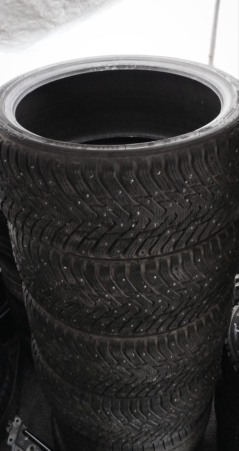 Nokia Hakkapeliitta 8 255/35R20 nastat