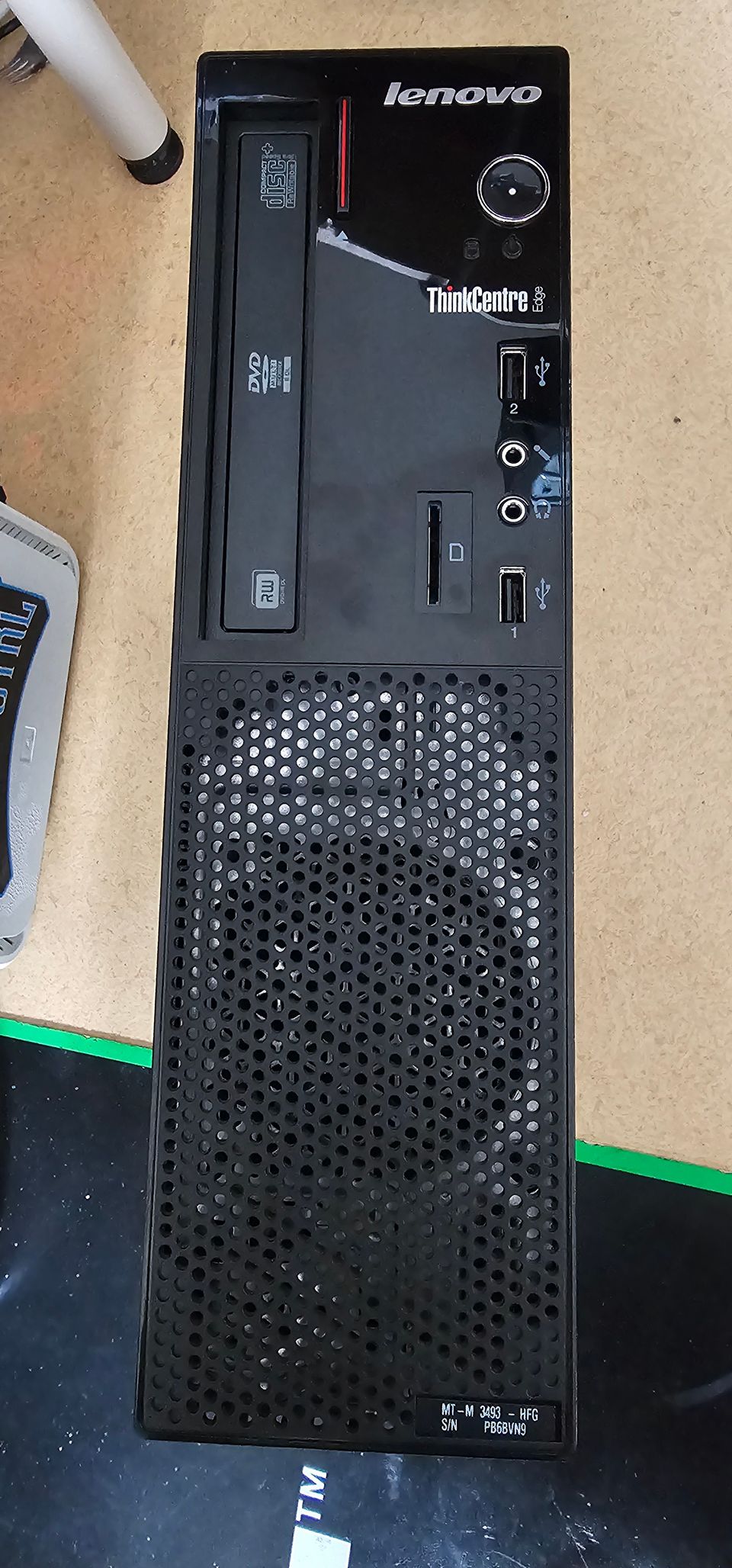 Lenovo ThinkCentre Edge 72 Core i5 2.9 GHz -  Ei Kovalevyä 
RAM 4 GB