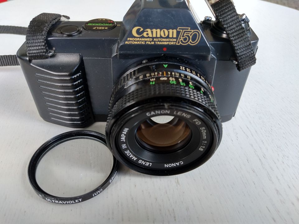 Canon T50 (objektiivi myyty!)