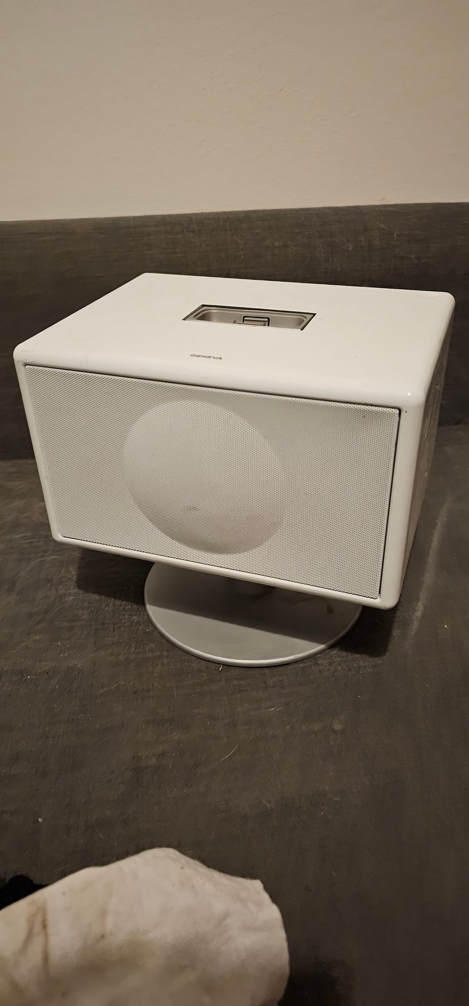 Geneva Sound System Model S Jalalla