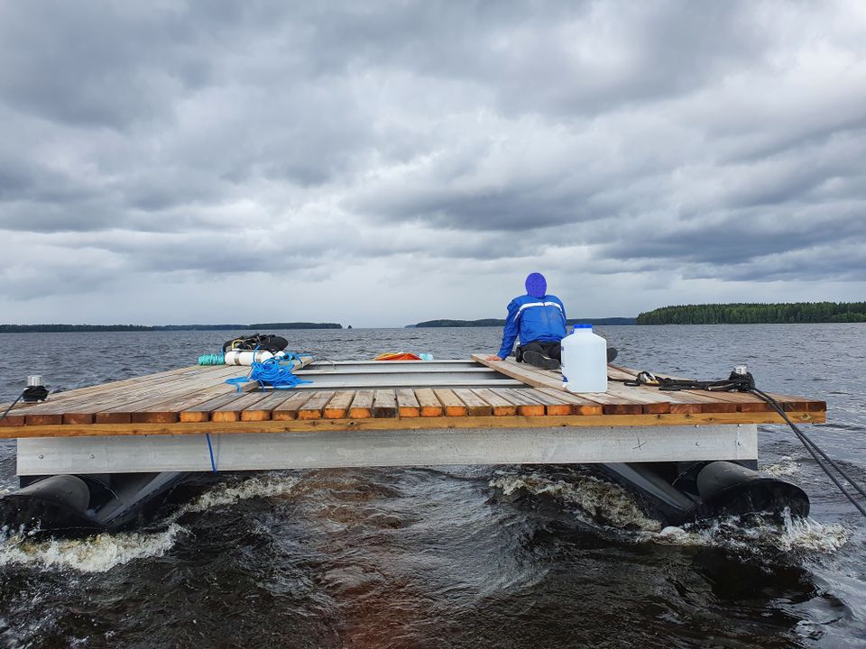 Lautta tukevaa tekoa