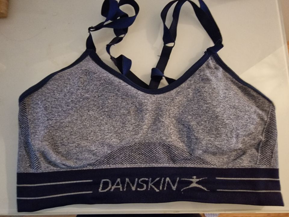 Danskin urheiluliivit