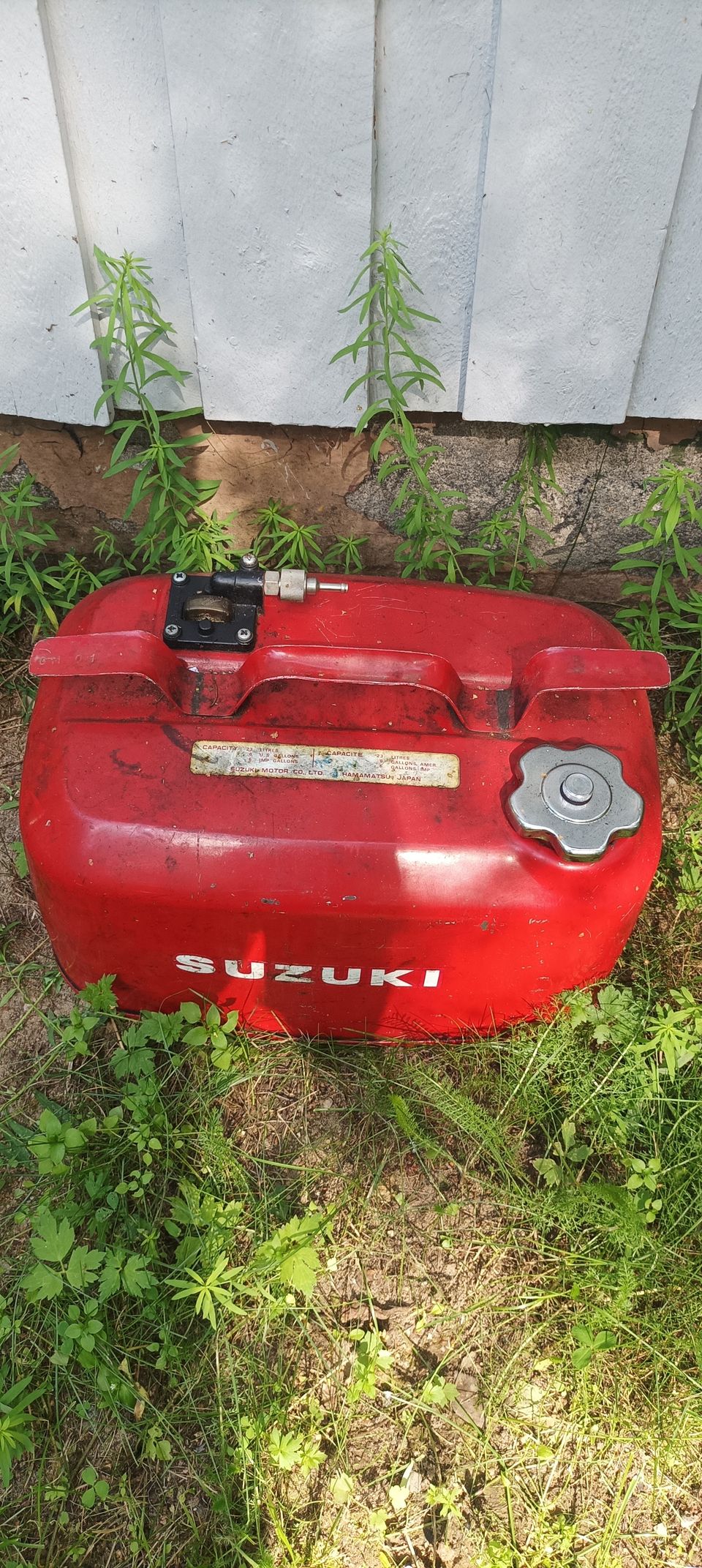 Suzukin tankki 23l