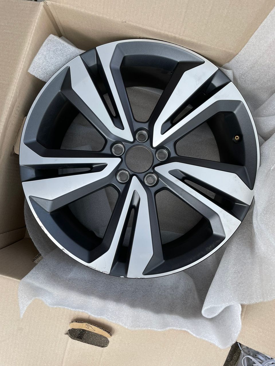 Volvo V60 CC 19" 5-double spoke matt graphite dc (1067)