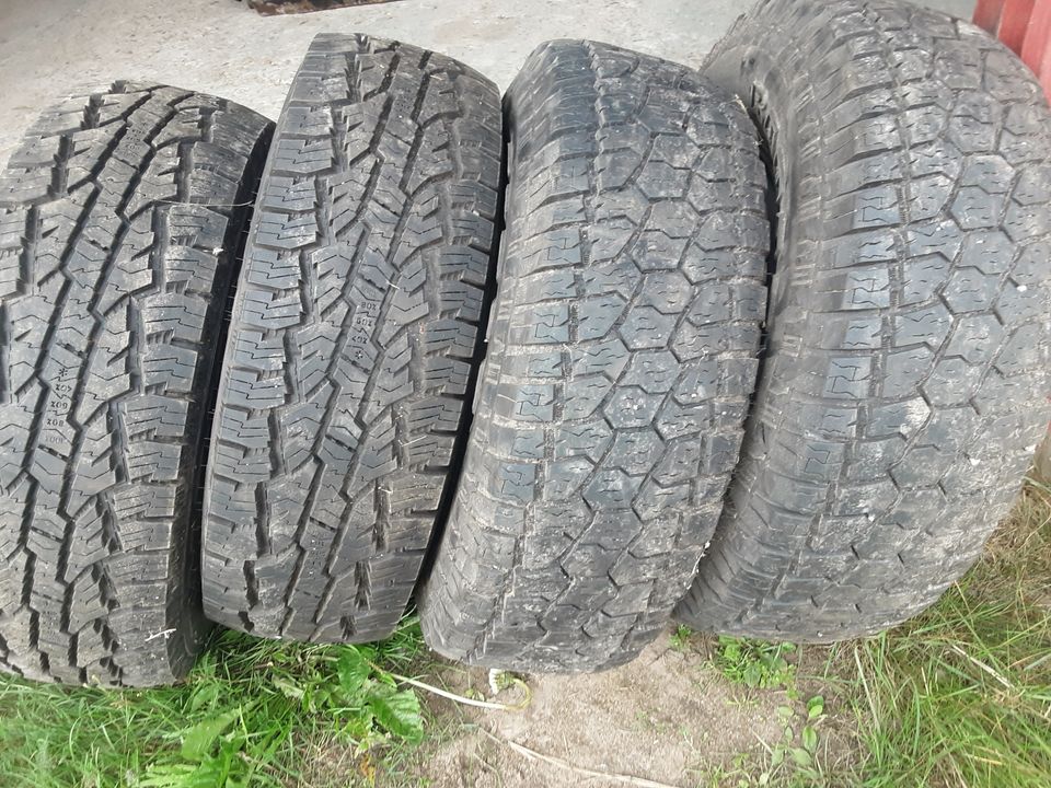 Maastoauton renkaat 31x10,5 /15. Jako 6x 139,7