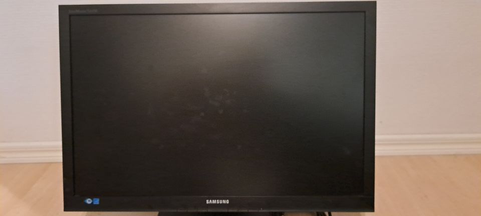 Näyttö Samsung 24" LS24A450