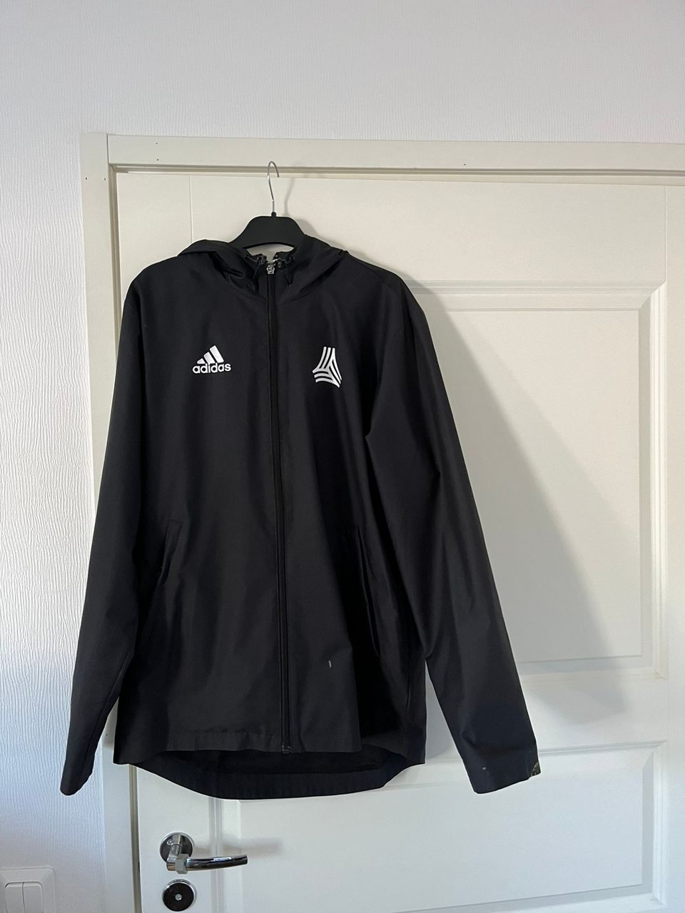 Adidas tuulitakki