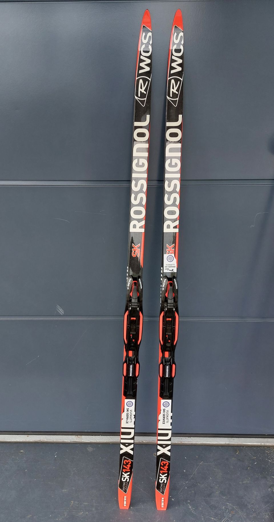 Rossignol skating kilpasukset 143 cm ja hiilikuitusauvat 120 cm