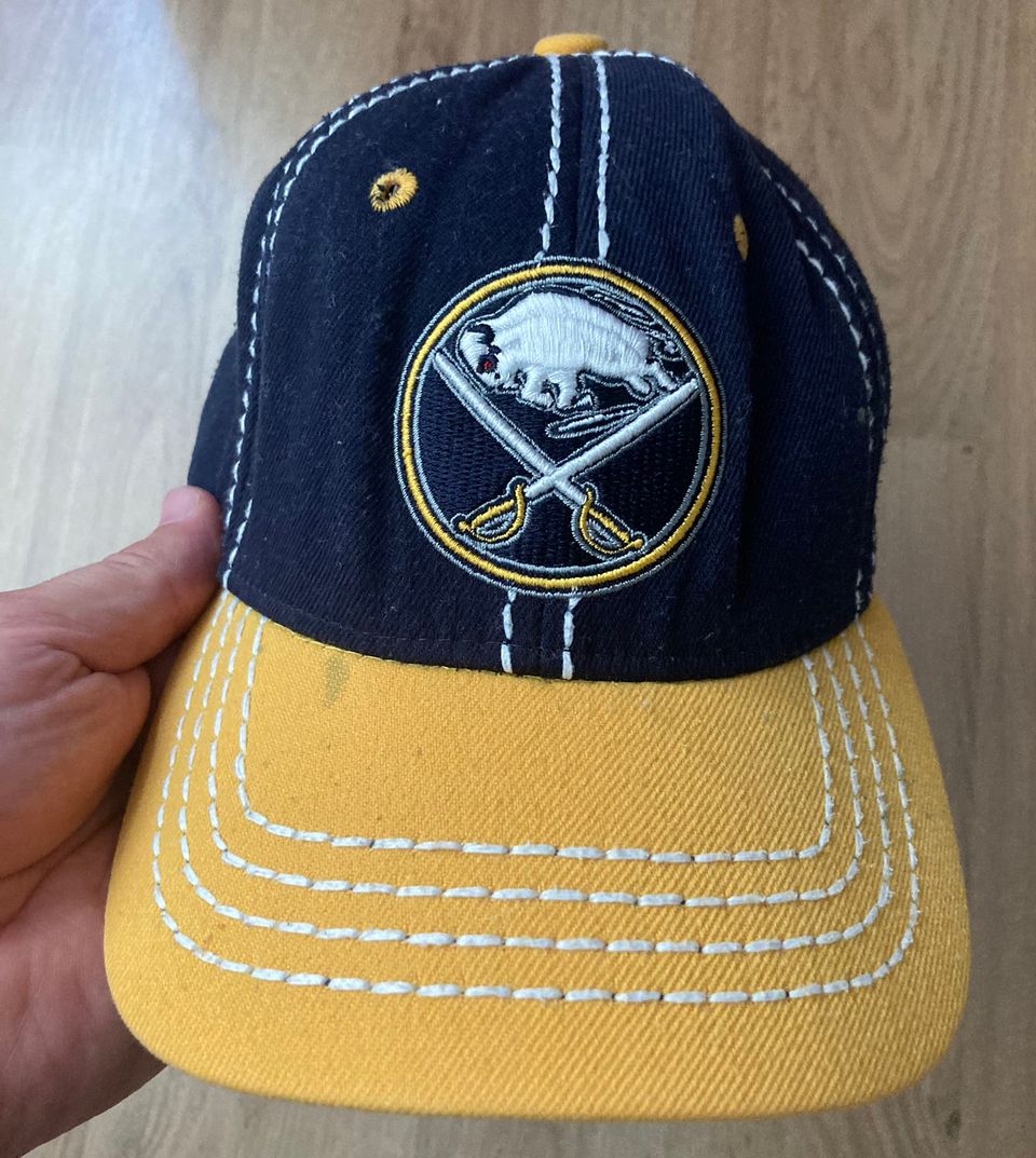 Buffalo Sabres Fitted Cap lippis M/L