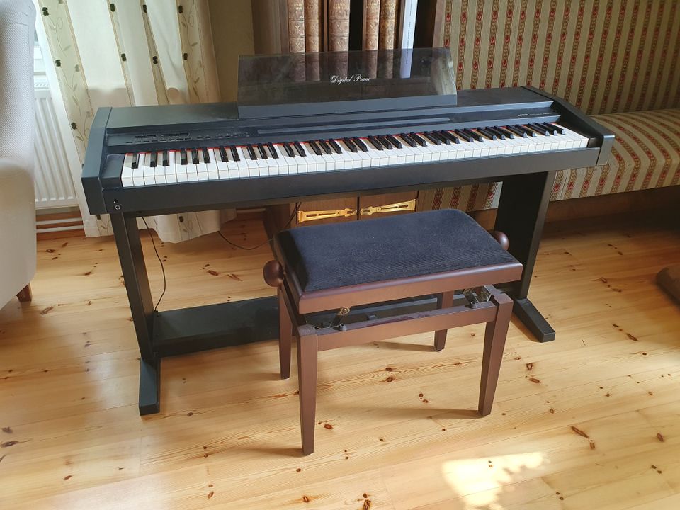 Kawai digitaalipiano ja säädettävä pianojakkara