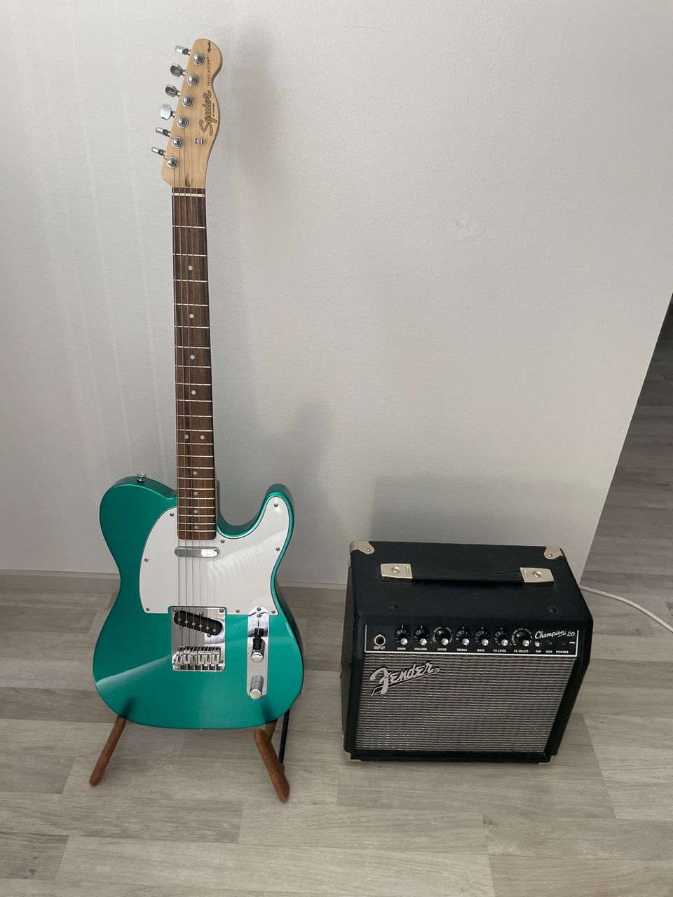 Fender Squier Affinity Telecaster + Champion 20 vahvistin