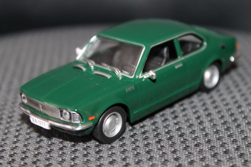 Toyota Corolla TE25 1974 1:43 keräily auto pienoismalli metalli hyvä kunto