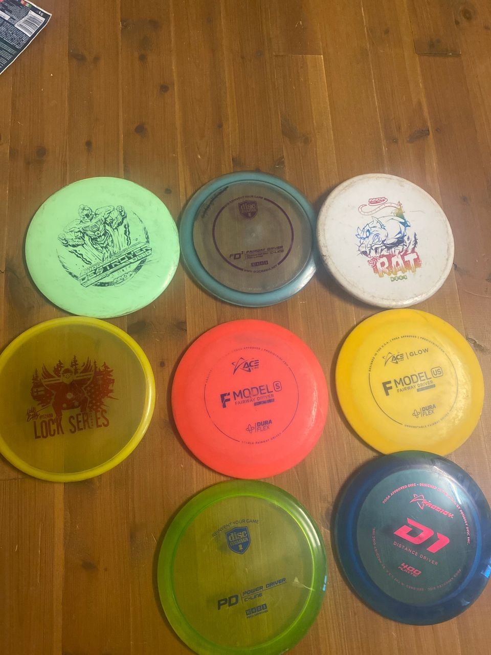 8 frisbeegolf kiekkoa