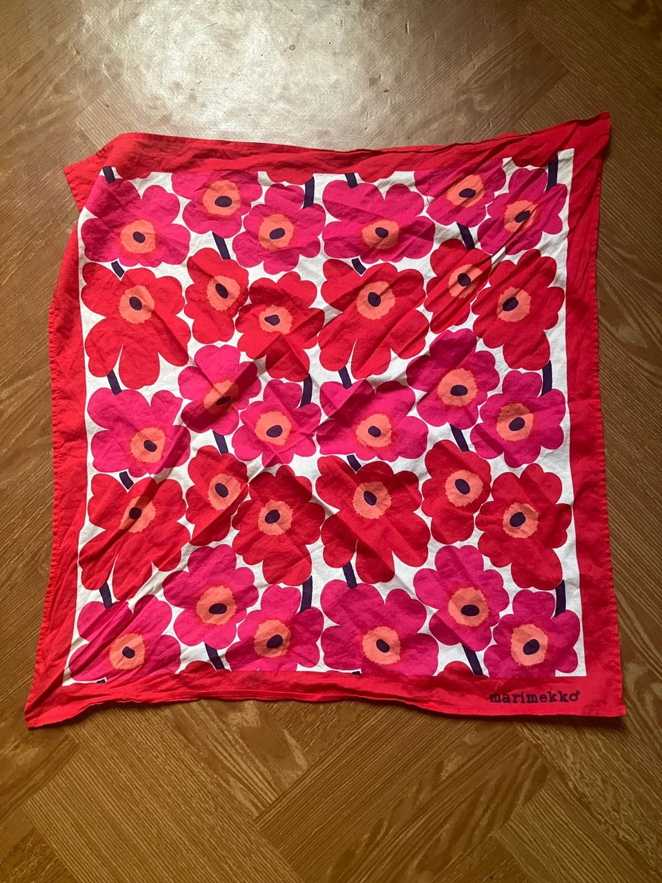 Marimekko unikkohuivi