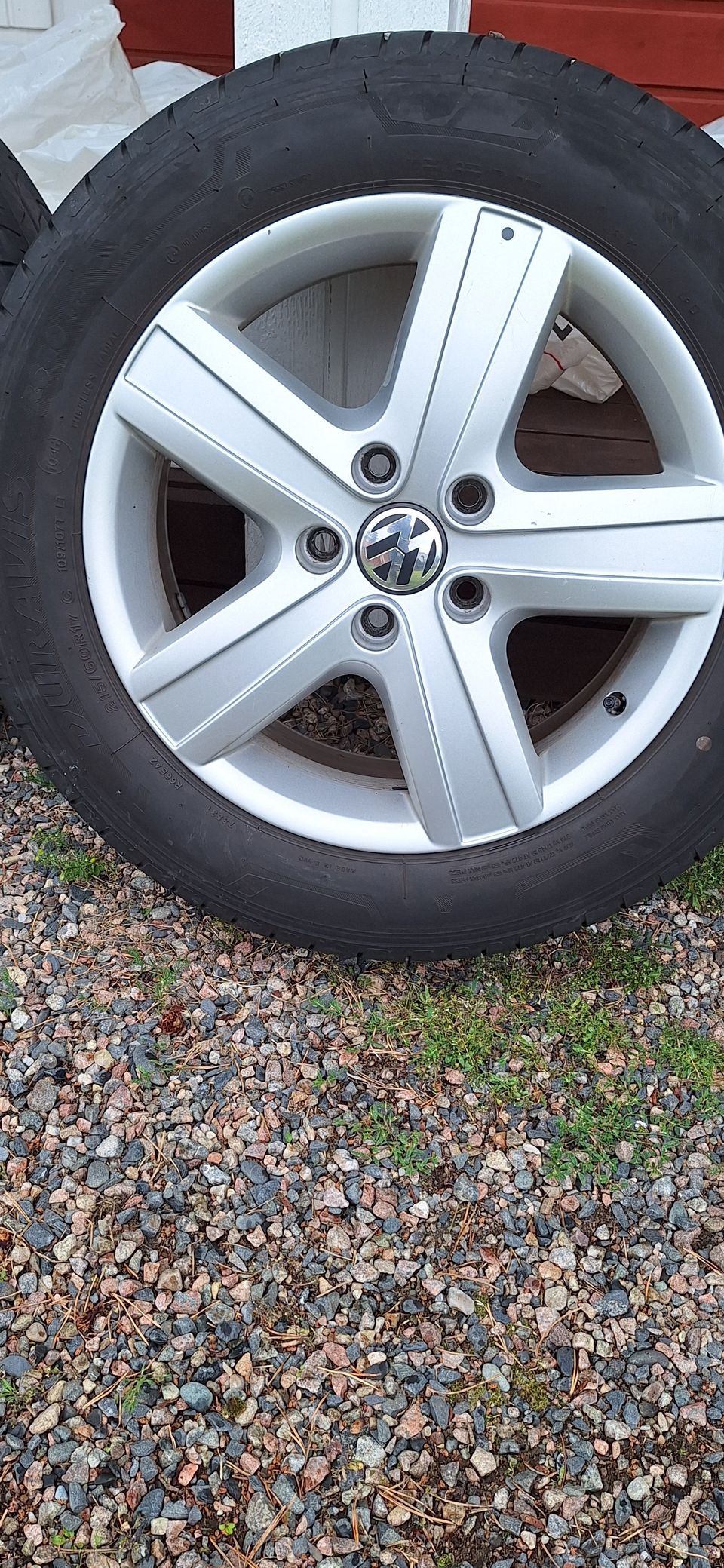 VW transporter T5/T6 aluvanteet 17"+ Bridgestone kesärenkaat