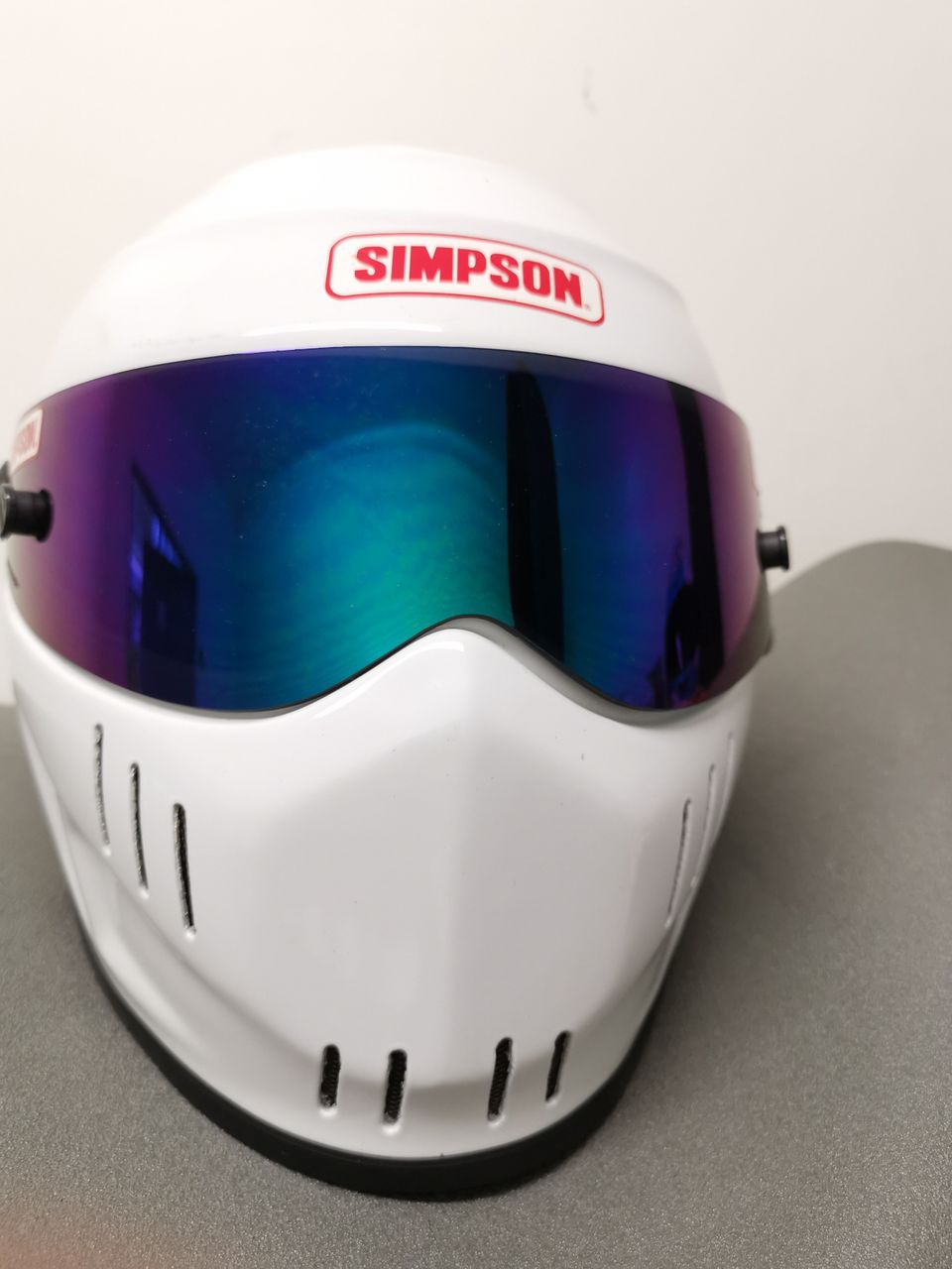 Simpson RX8 kypärä