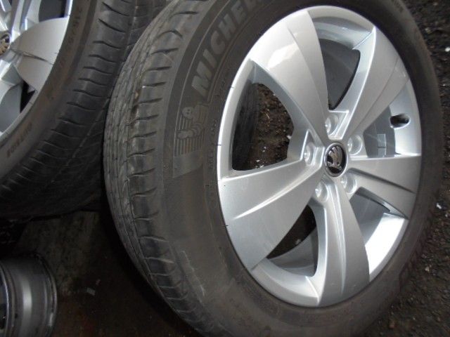 Uudet Skoda Superb Alut+Kesä 215/55r17 94V Michelin Primacy 4