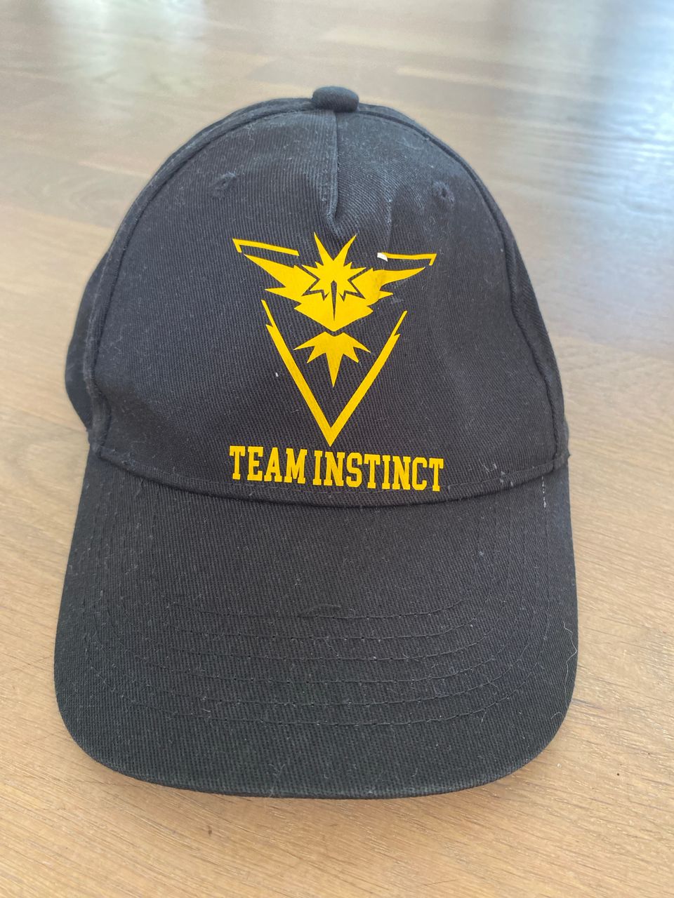 Team Instinct (Pokémon) lippis