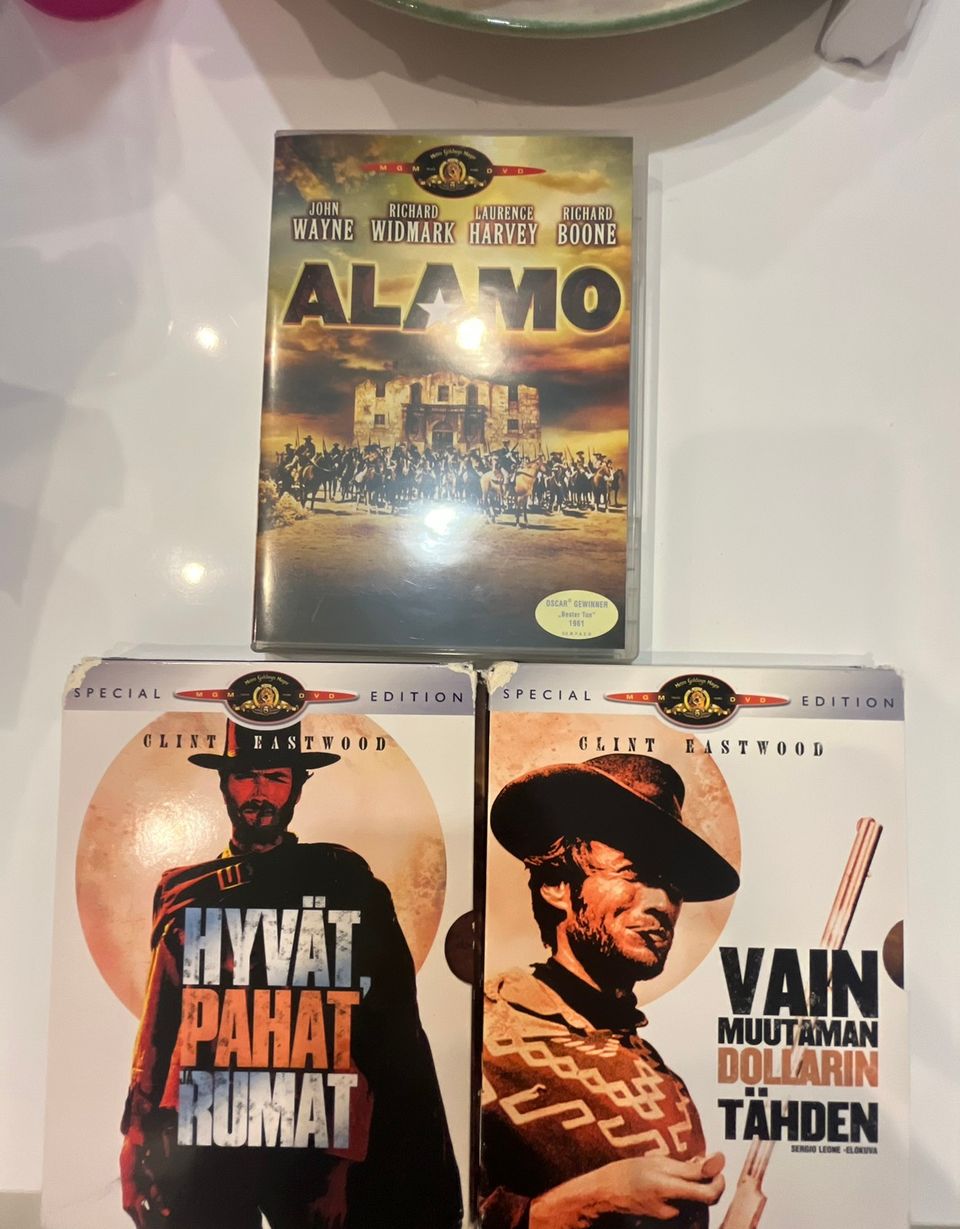 Länkkäreitä : Clint Eastwood ja John Wayne