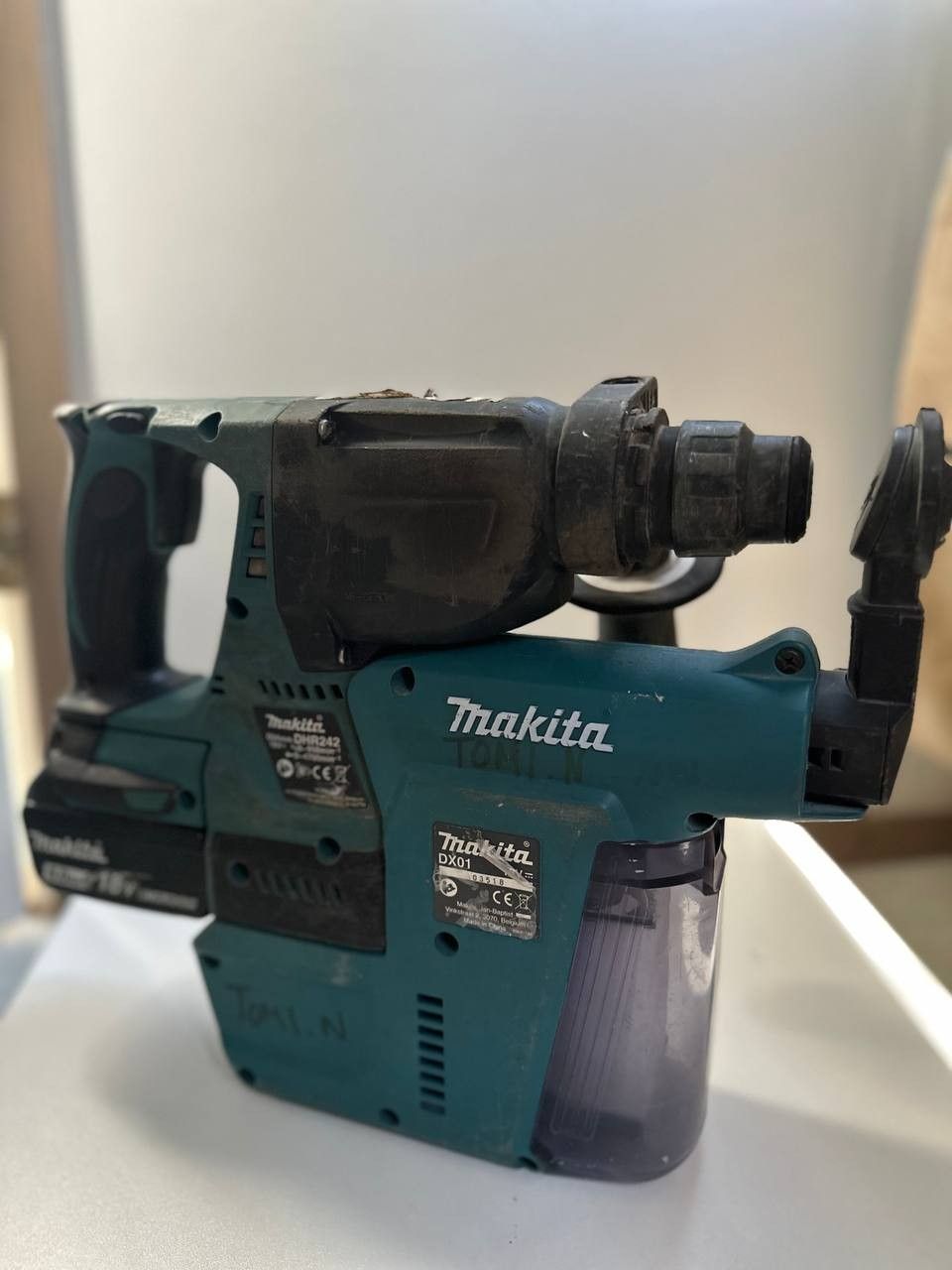 Makita poravasara pölyimulla DHR242