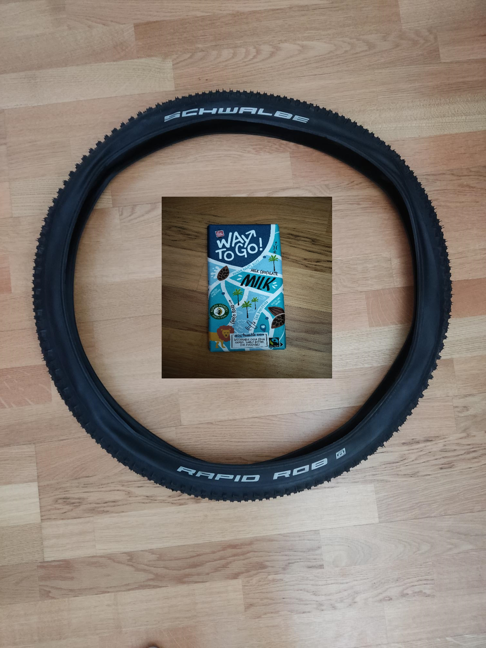 Polkupyörän ulkorengas Schwalbe 26x2.1 plus LAHJA (suklaalevy 180g)