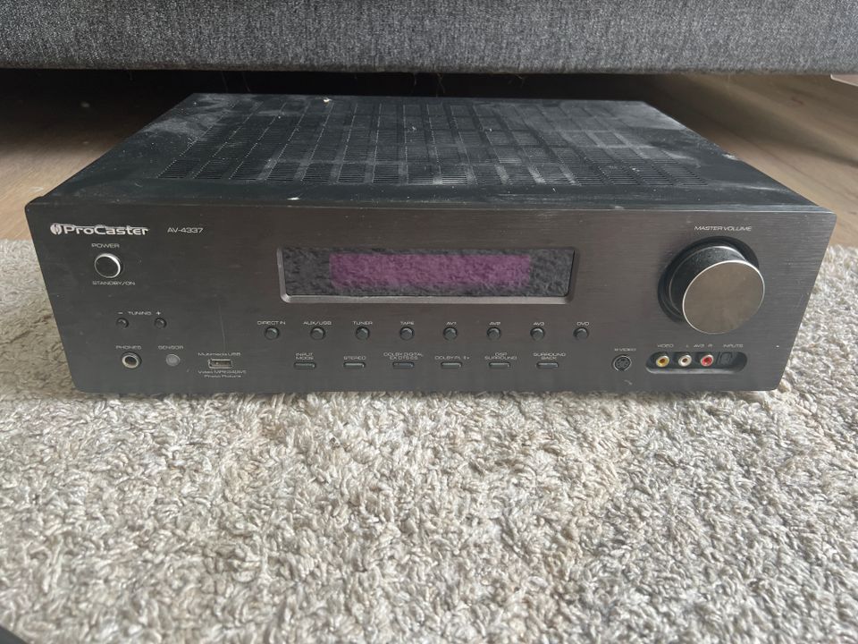 Procaster AV-4337 vahvistin ja 2 audio pro-kaiutinta