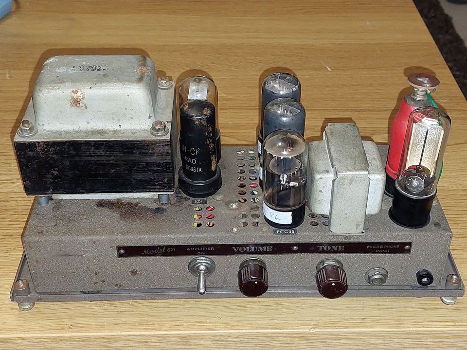 Bell & Howell model 621 tube amplifier Putkivahvistin kitaravahvistin