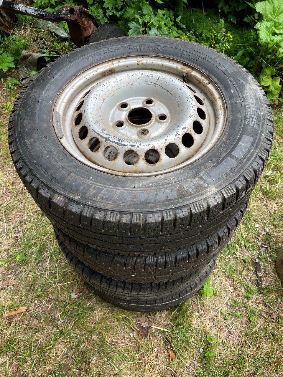 Michelin 215/65 R 16 C nastarenkaat