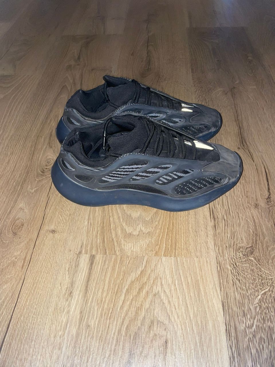 Adidas yeezy v3 700