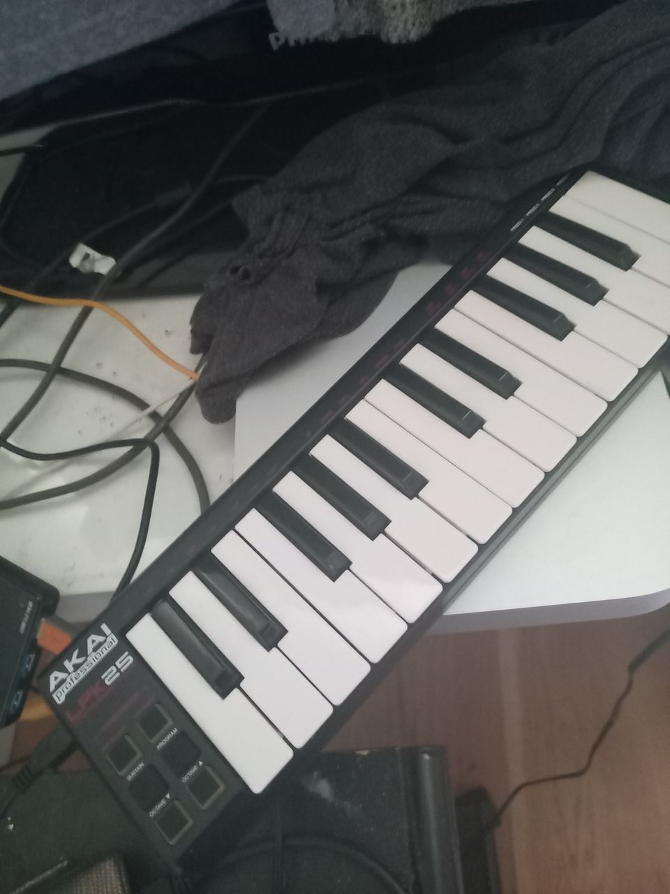 Akai LPK 25 koskettimet