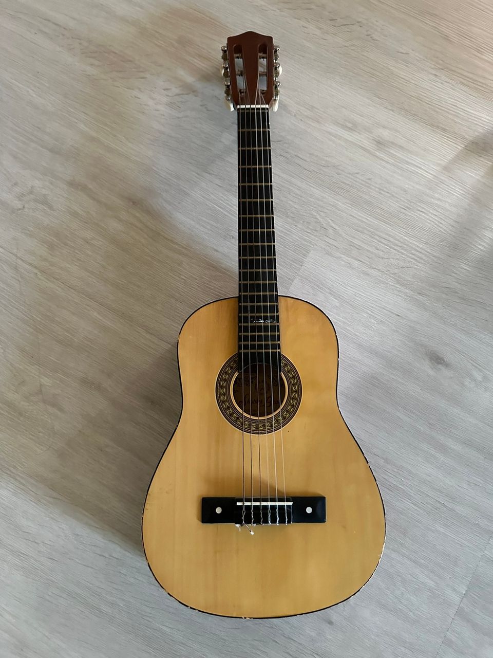 SKYLARK MG-102 Vintage Acoustic Kids/Travel/Mini 1/2 31” Guitar 19” Scale