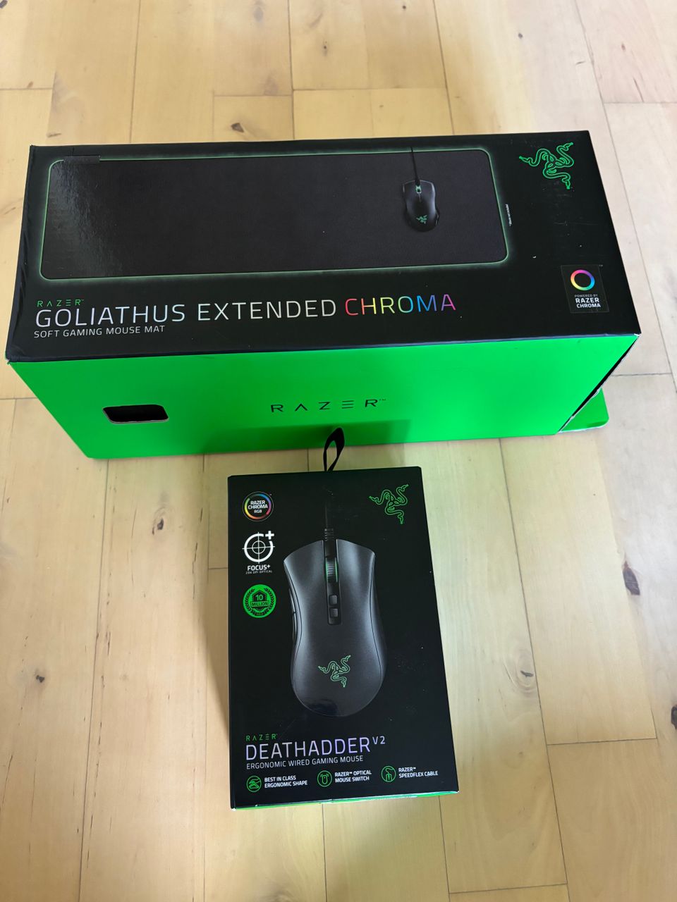 M: Razer pelihiiri Deathadder V2 ja iso hiirimatto Goliathus extended chroma