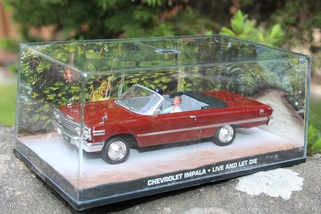 Chevrolet Impala Elä ja anna toisten kuolla 1963 James Bond pienoismalli 1:43