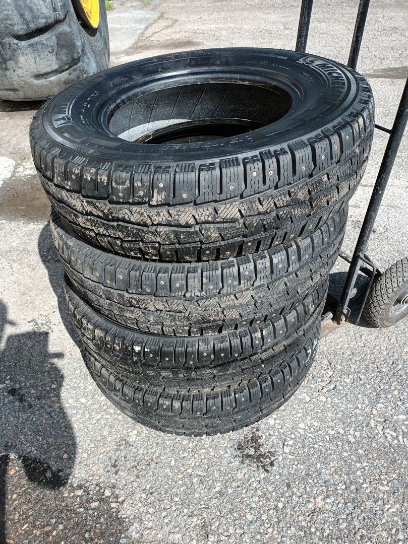 Michelin Agilis X-Ice North 215/75 R16C 116/114 Nasta