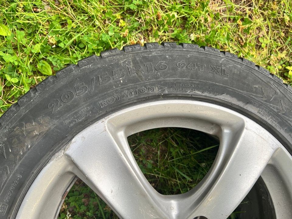 205/55 R16 renkaat vanteilla, 3/4 kunnossa