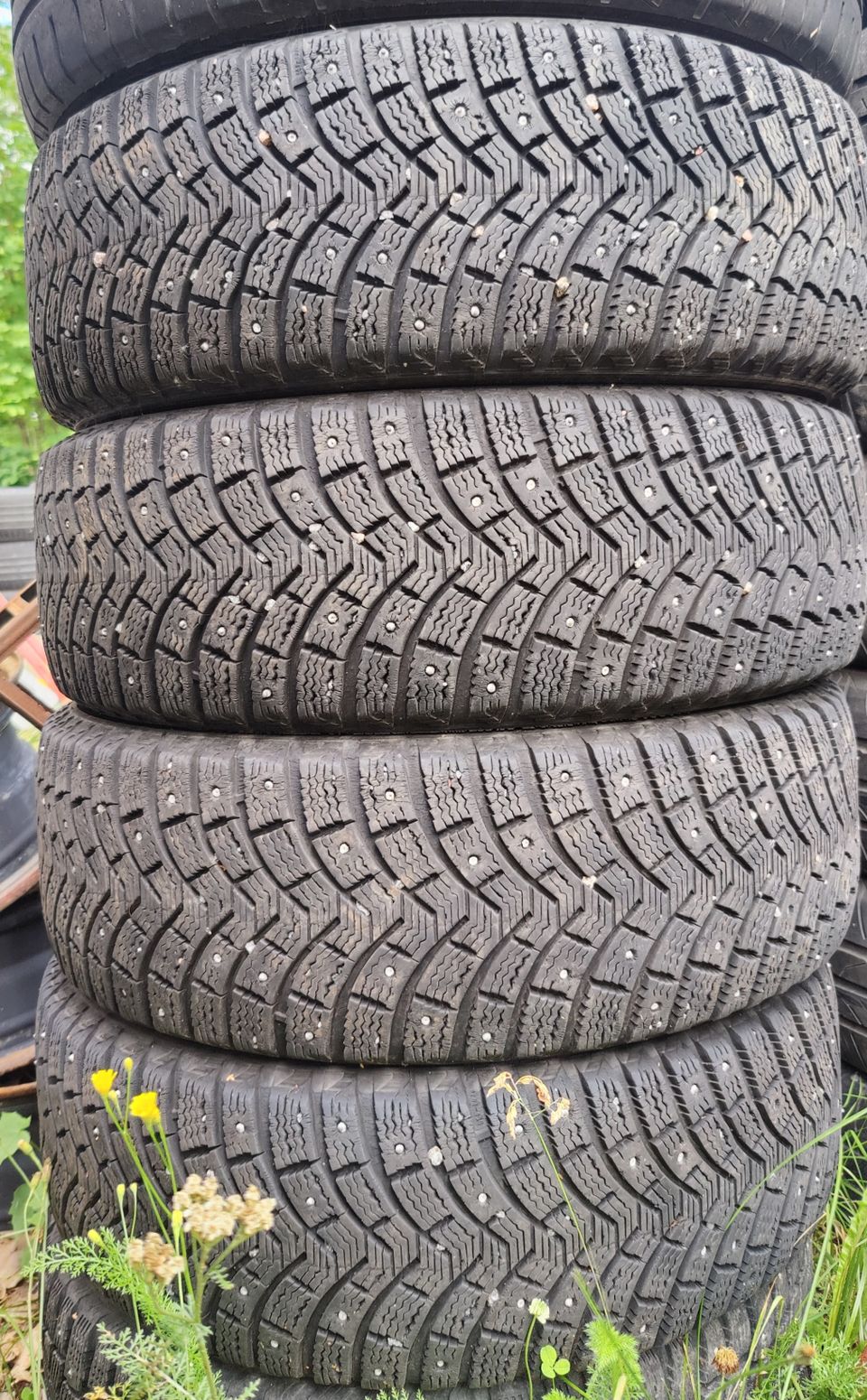 205/60R16 Michelin talvikumit, 4 kpl