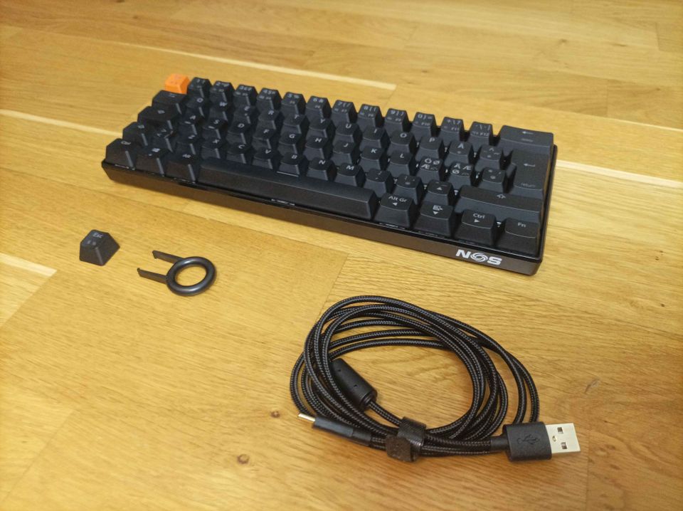 NOS C-450 Näppäimistö / Keyboard / Tangentbord