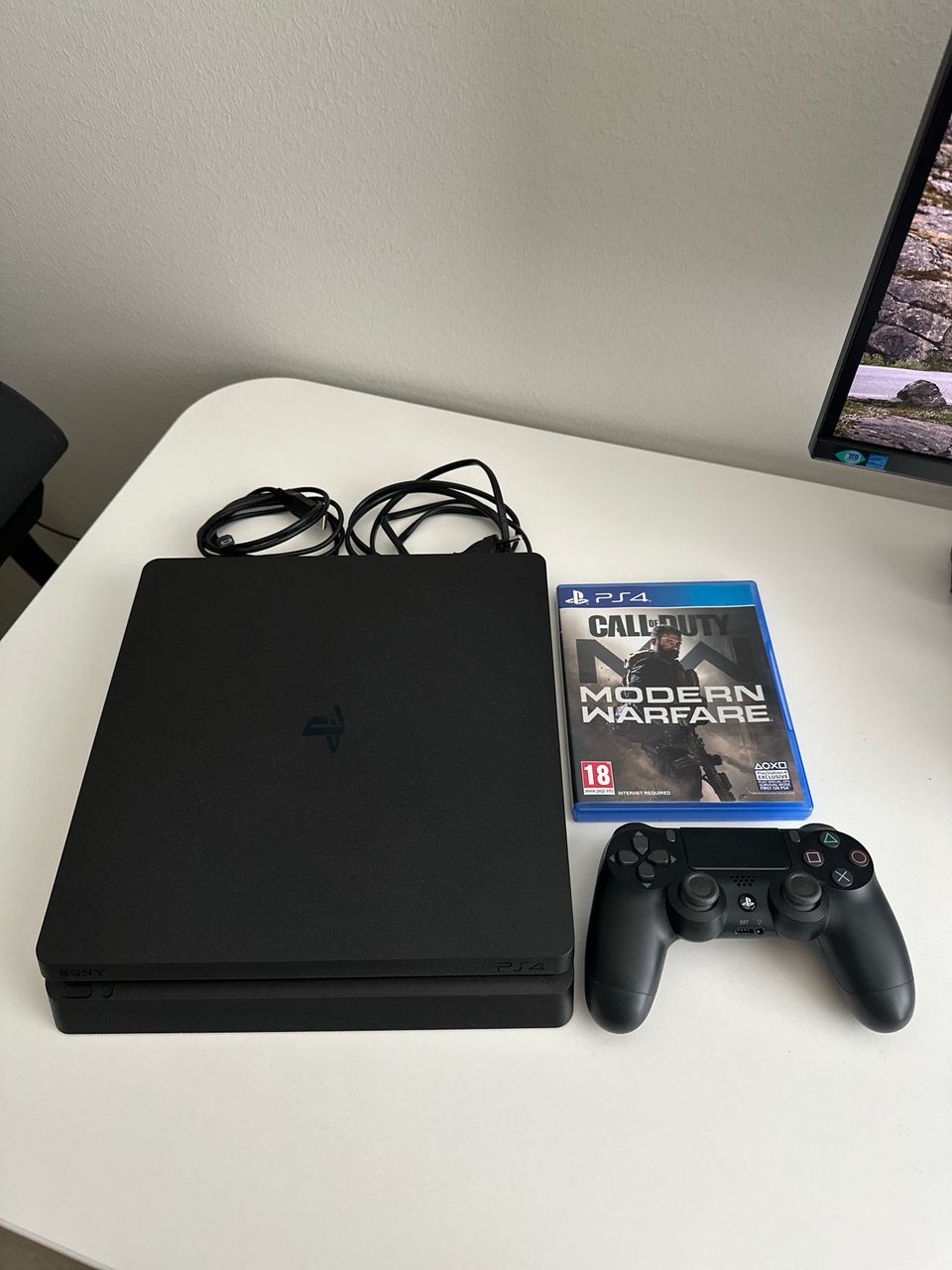 Playstation 4 + ohjain + cod mw