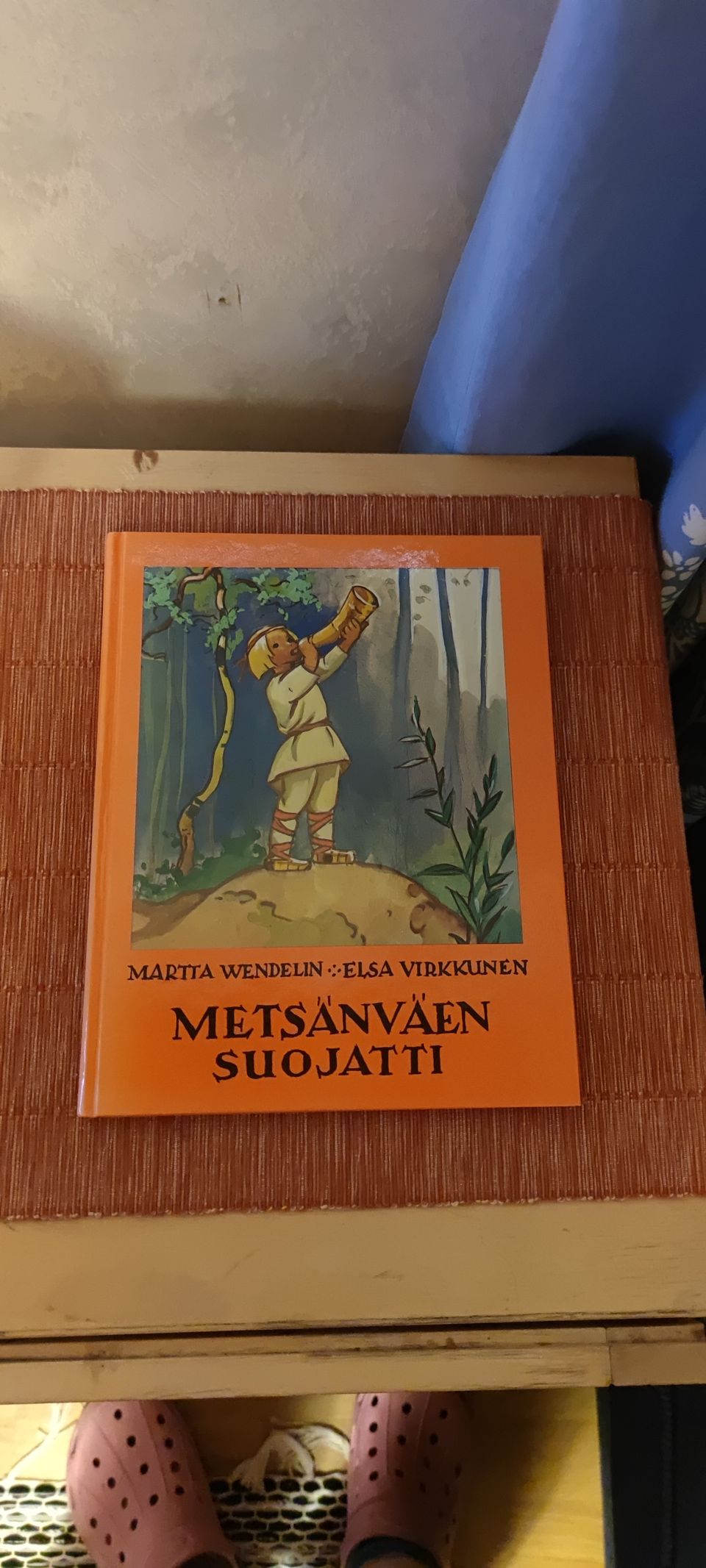 Metsänväen suojatti lastenkirja