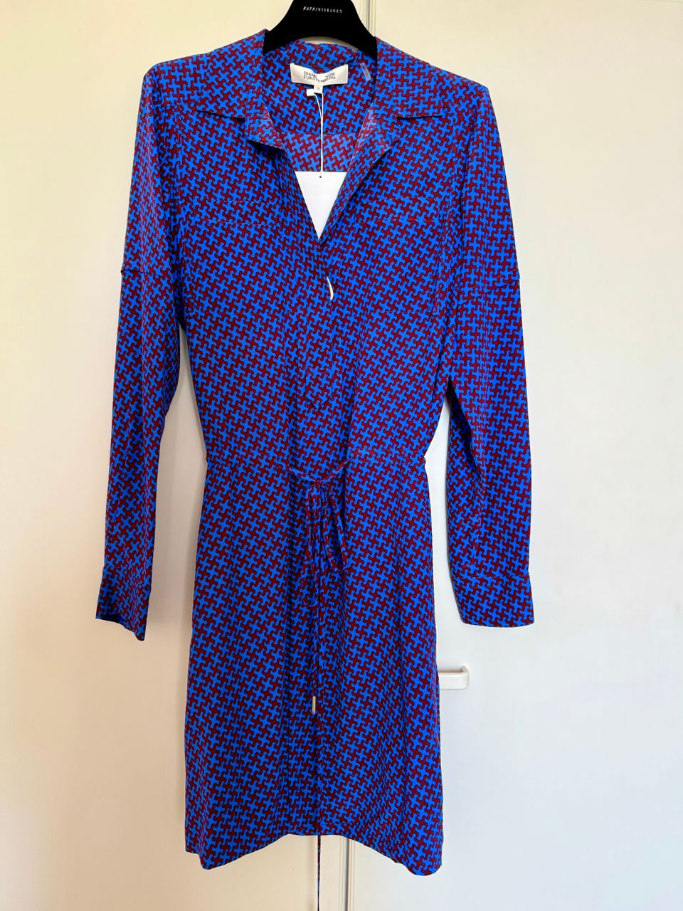 Diane Von Furstenberg silkkimekko. Ovh. 710 €. Uusi!